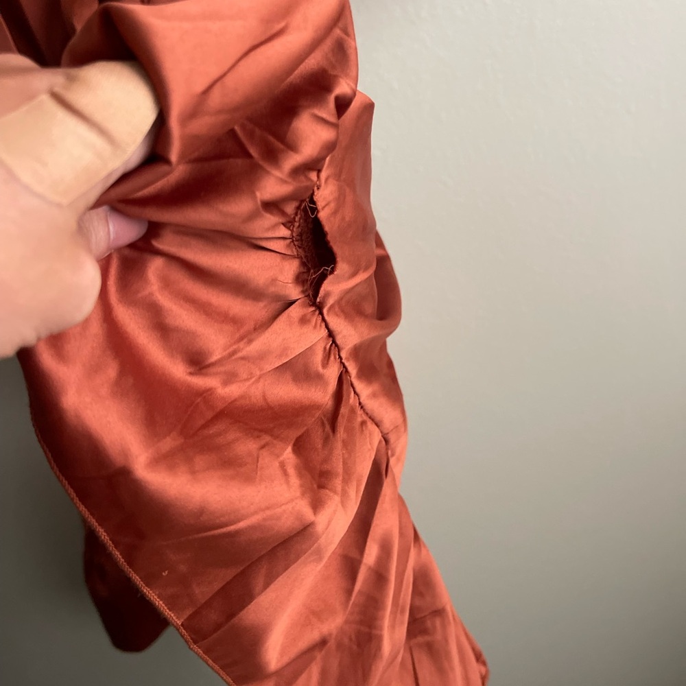 Event Blossom silky satin ruffle trim robe-free with any purchase - Picture 4 of 5
